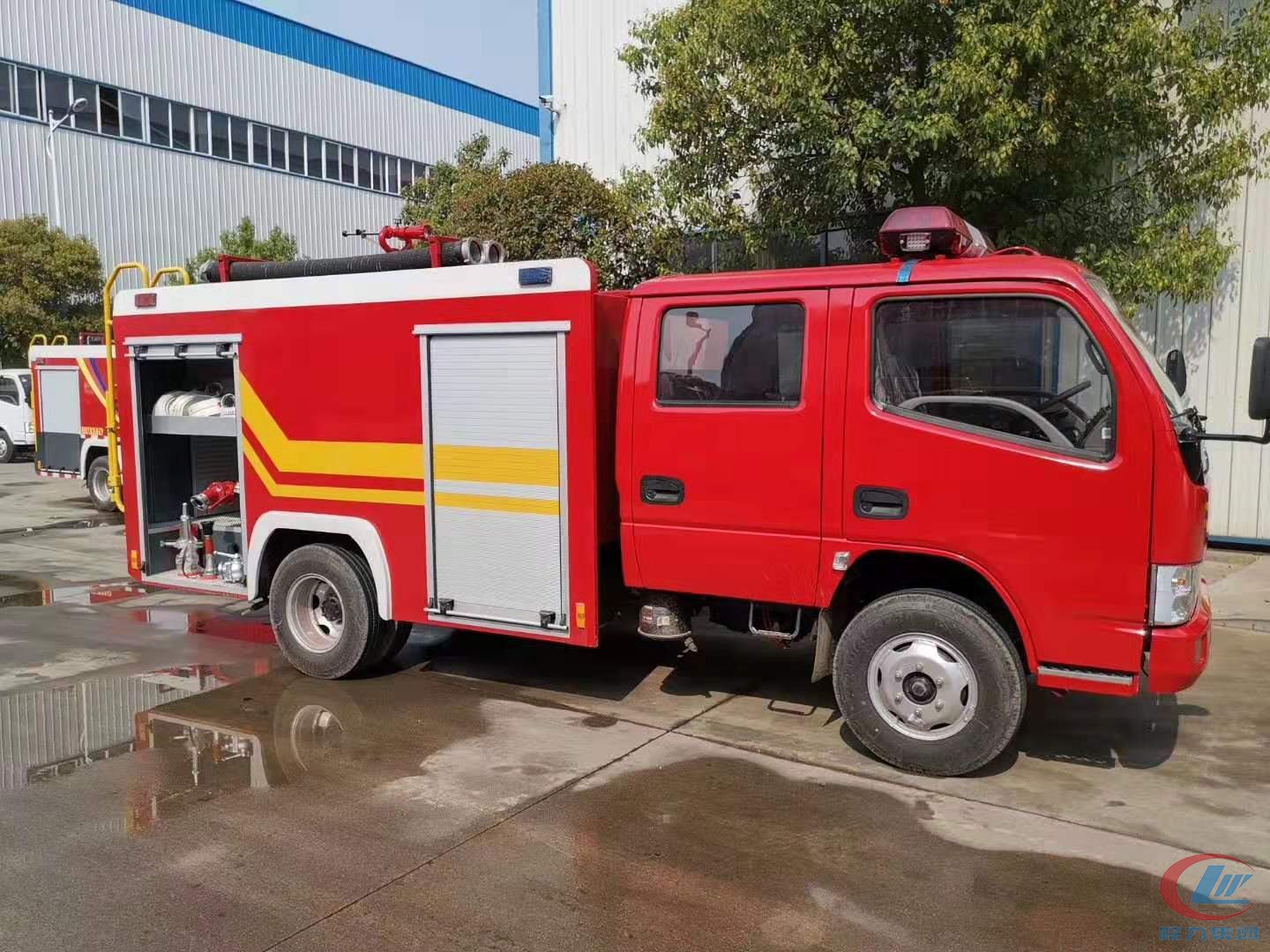 东风多利卡D6水罐消防车侧面图